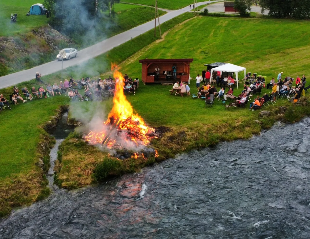 BIlde av St. Hans / Jonsok feiring med bål på Tjugen camping8