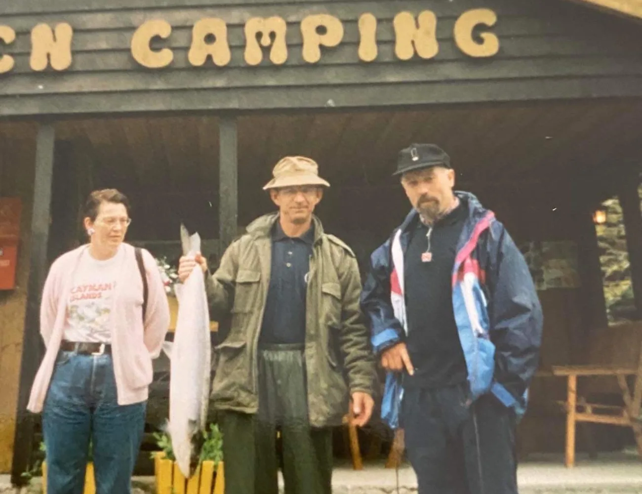 Bilde fra laksefiske ved Tjugen camping i gamle dager7