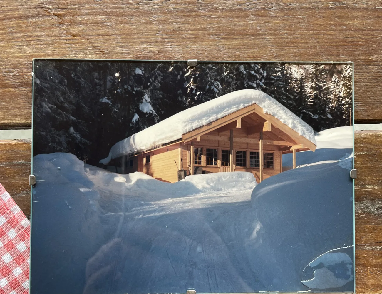 Bilde frå 80-tallet av vinter på Tjugen camping med mykje snø6